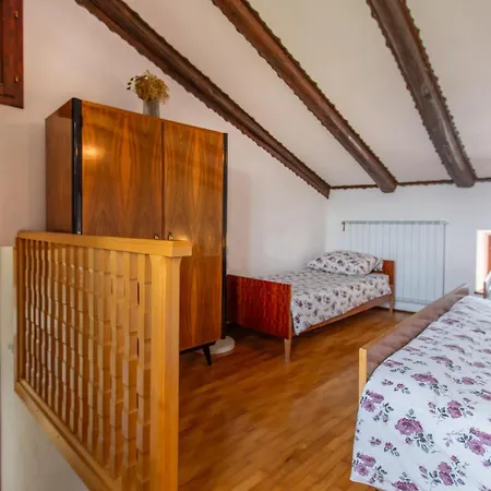 Awesome Apartment In Divaca With Wifi *