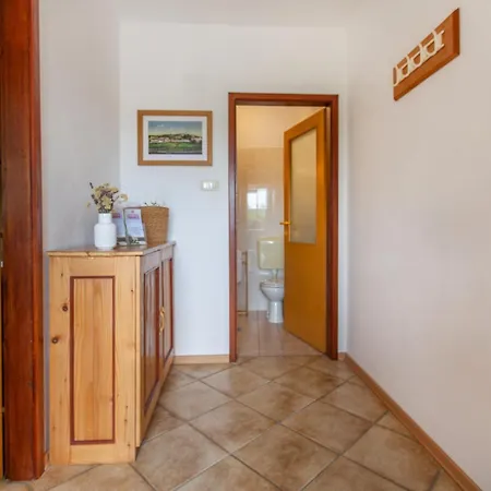 1 Bedroom Beautiful In Divača