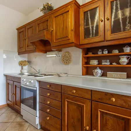 1 Bedroom Beautiful In * Divača