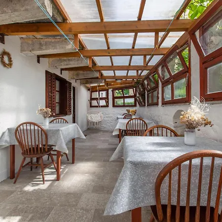 1 Bedroom Beautiful In * Divača