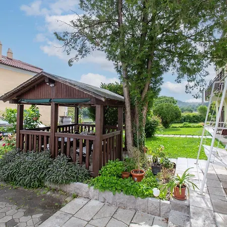 1 Bedroom Beautiful In Divača